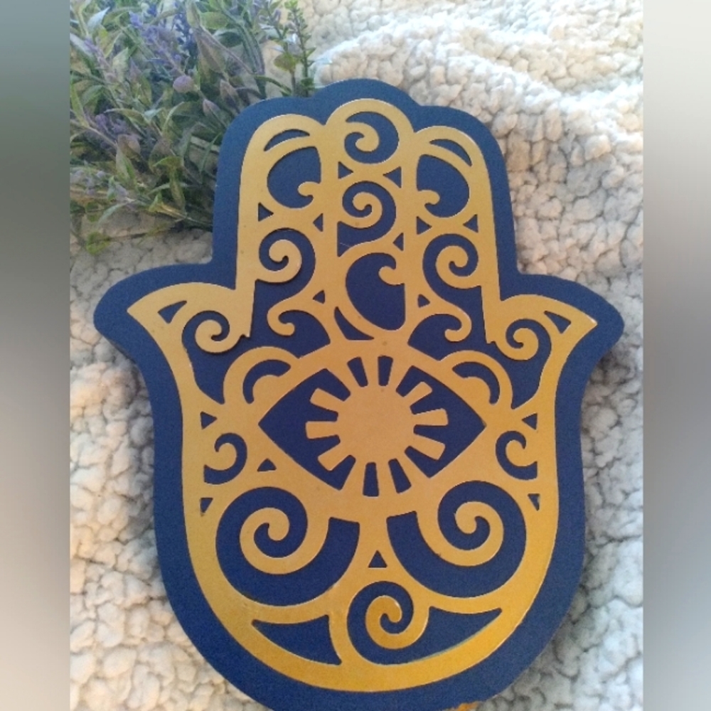 Third eye table top wooden decoration